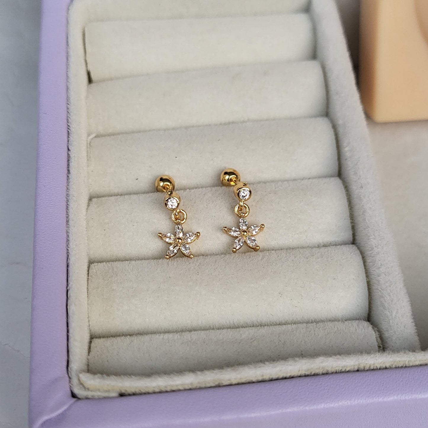 Flower drop studs (ball screwback)