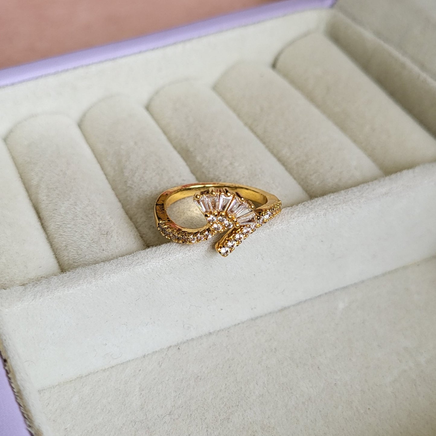 Pankh finger ring