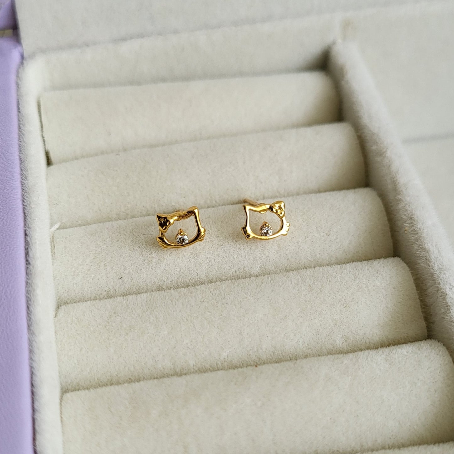 Kitty studs