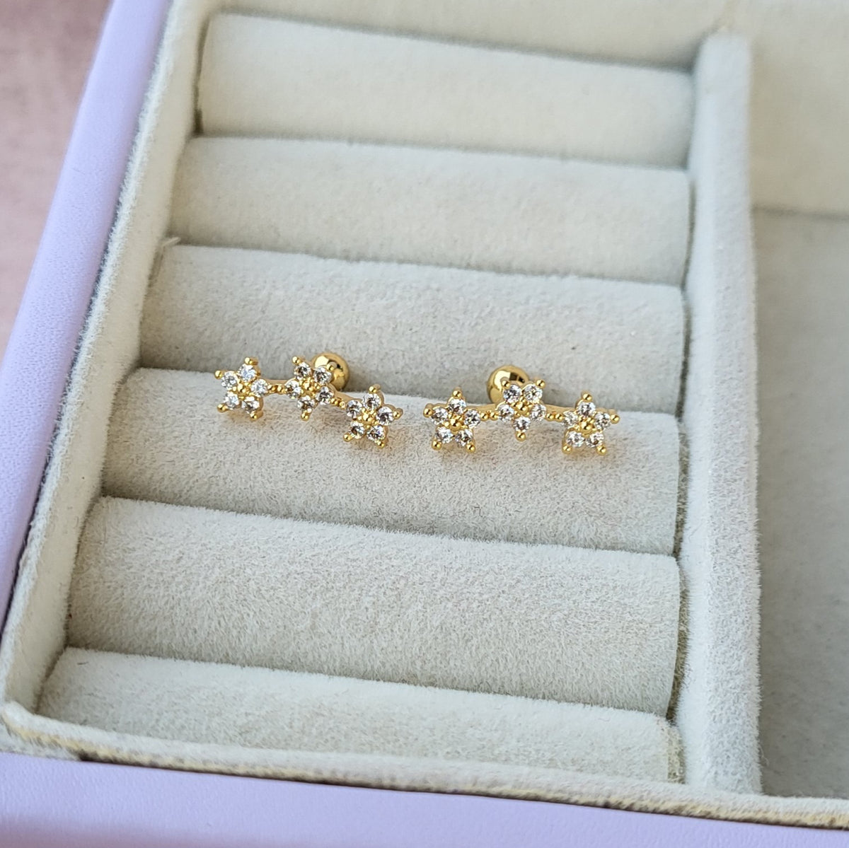 Gardenia helix studs (ball screwback)