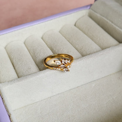 Latha finger ring