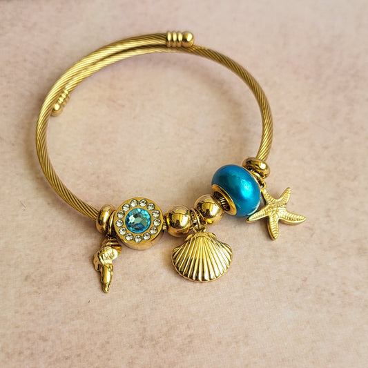 Beach charms bracelet
