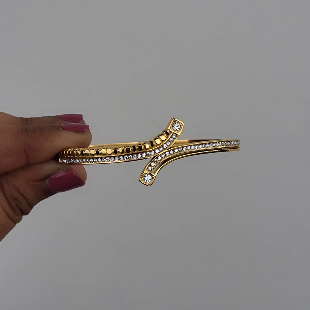 Twirl Black bead kada