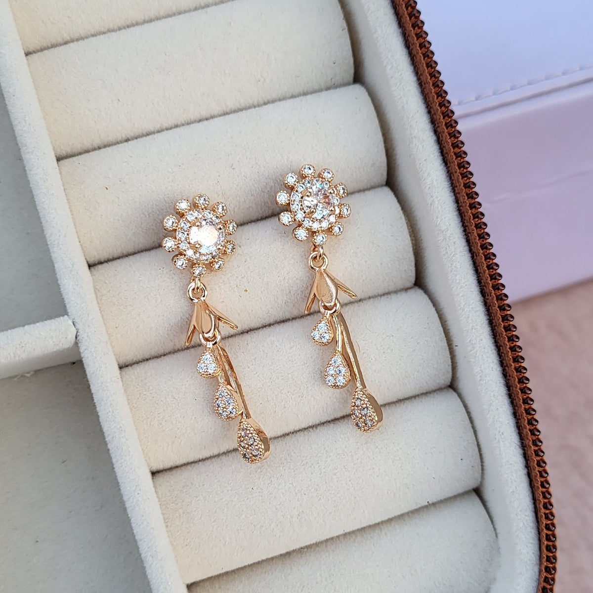 Muskan drop studs