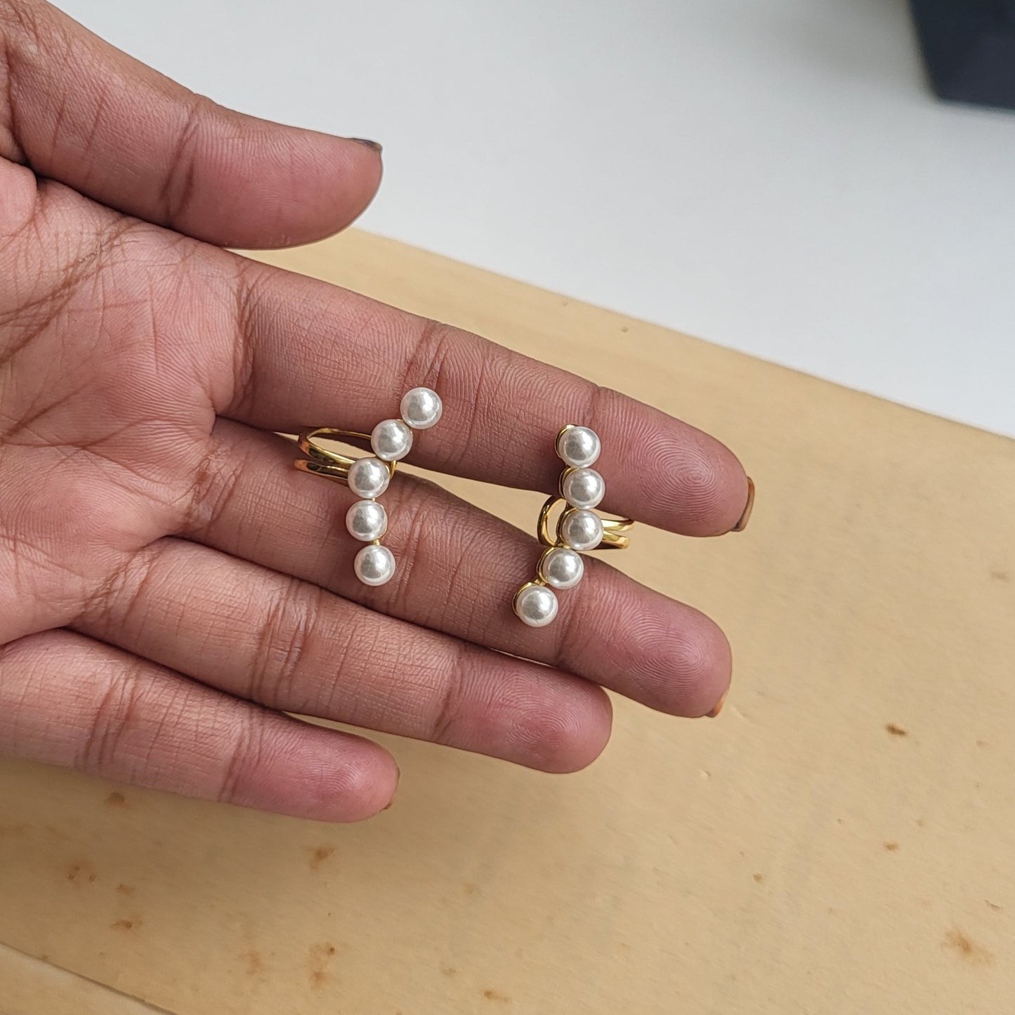 Pearl earclips (pair)