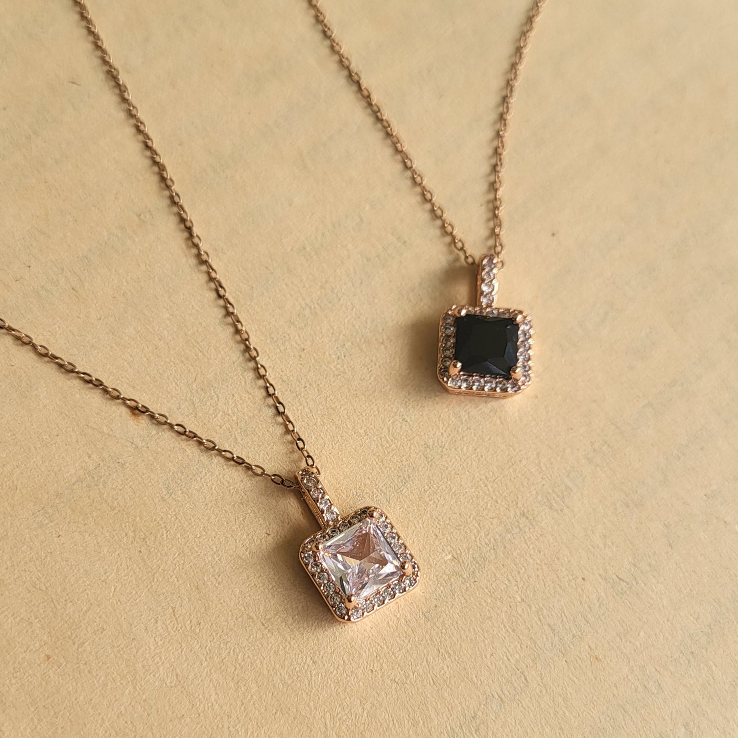 Tira Pendant chain