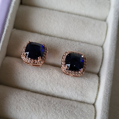Studs (SM)