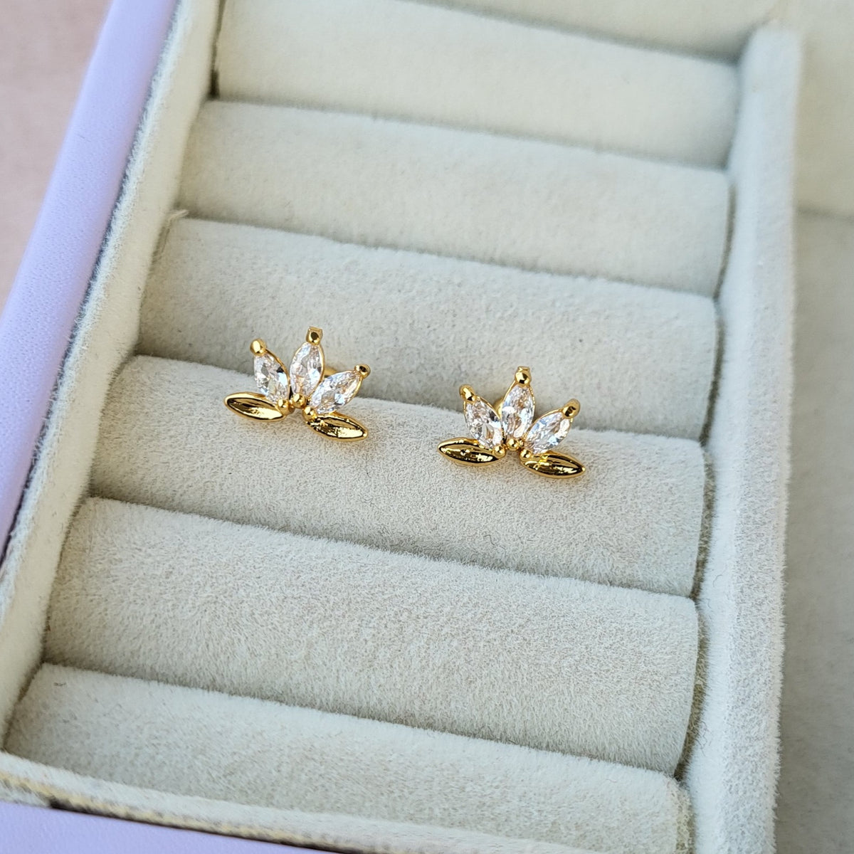 Meher studs (ball screwback)