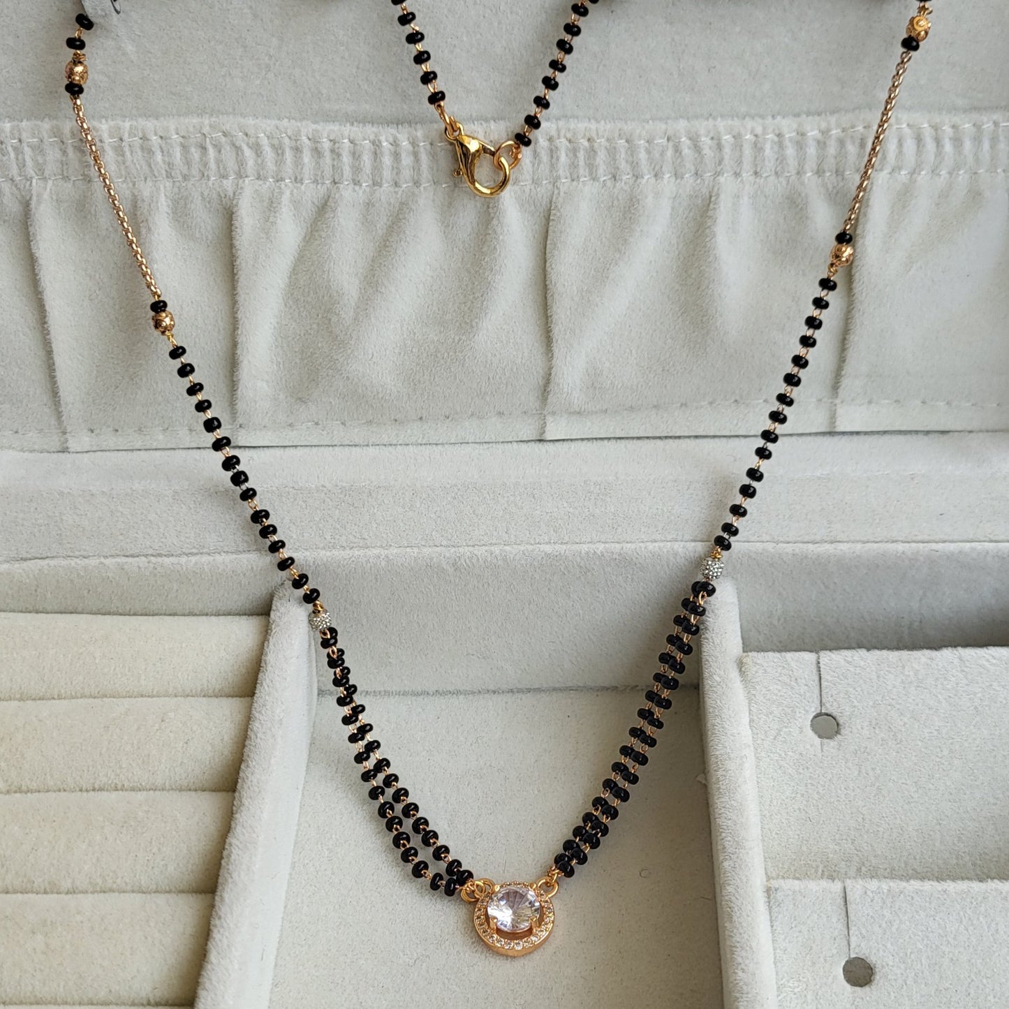 Solitaire mangalsutra
