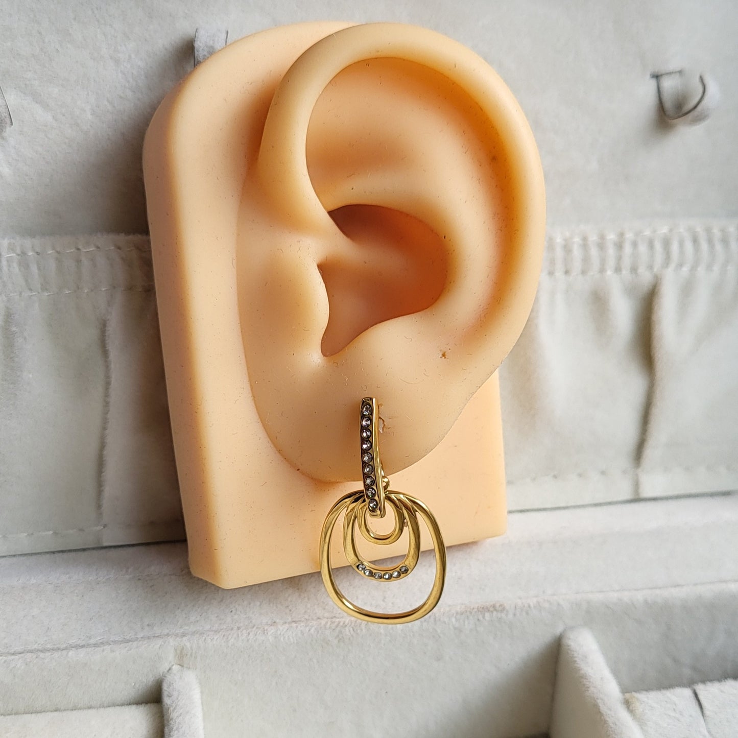 Wave drop studs
