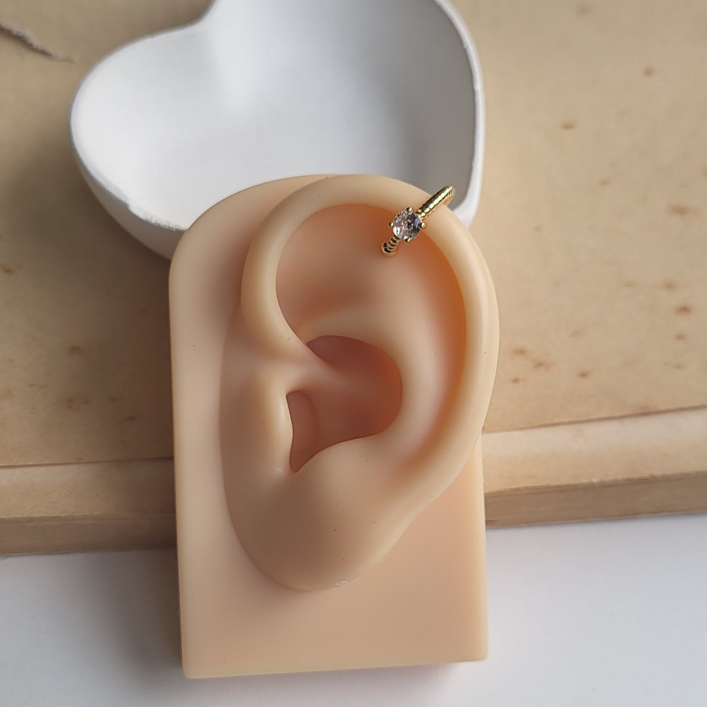 Emma earclips (pair)