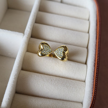 Dual heart finger ring