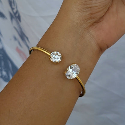 Sana hand cuff