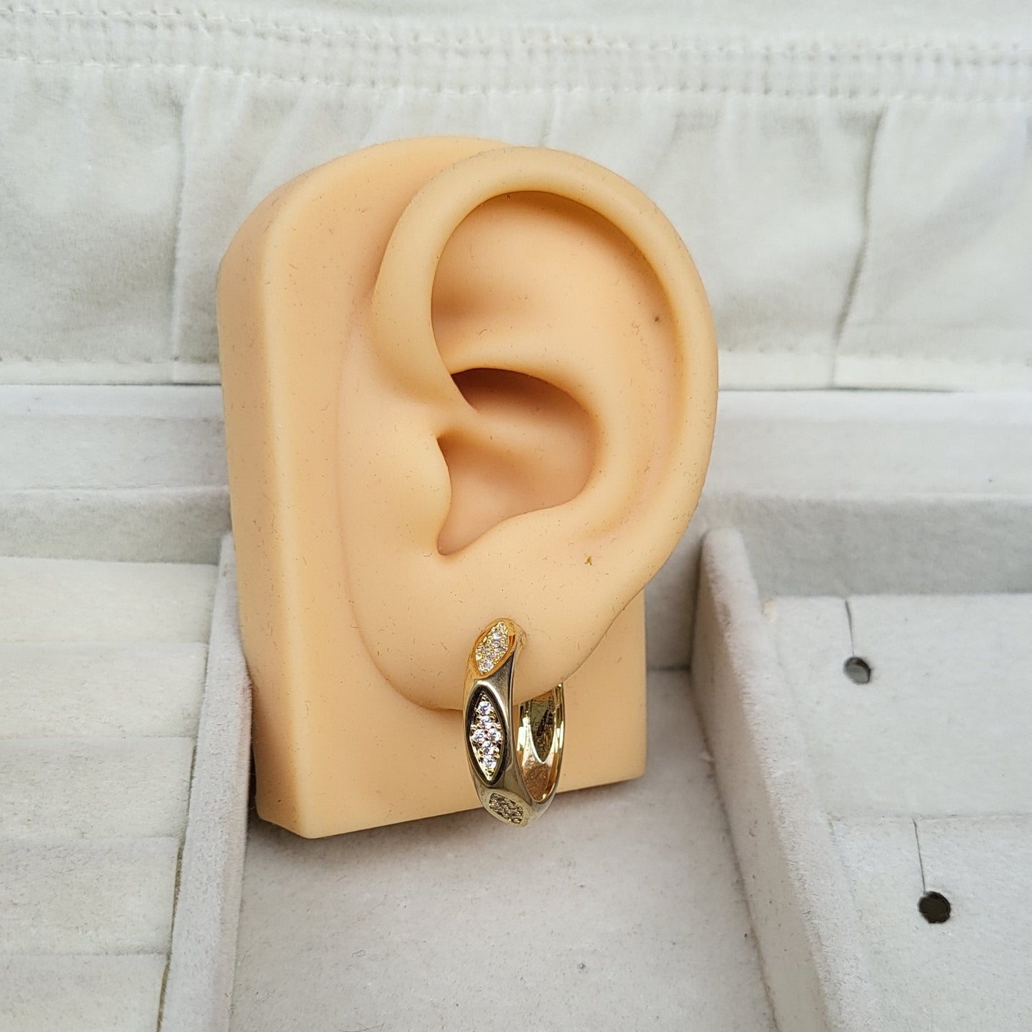 Hook studs