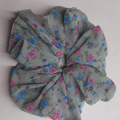 Olive  garden XXL scrunchie