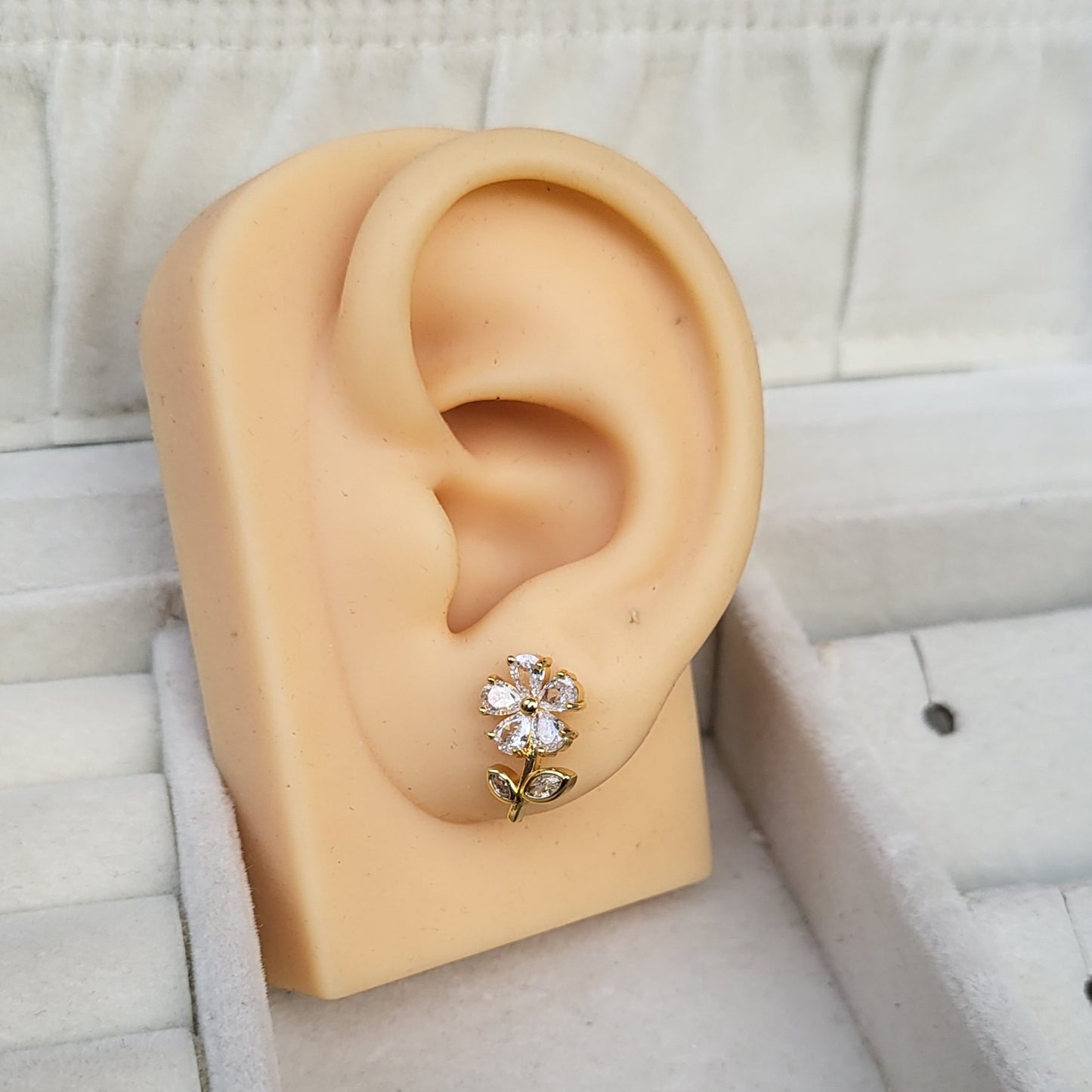 Daffodil studs