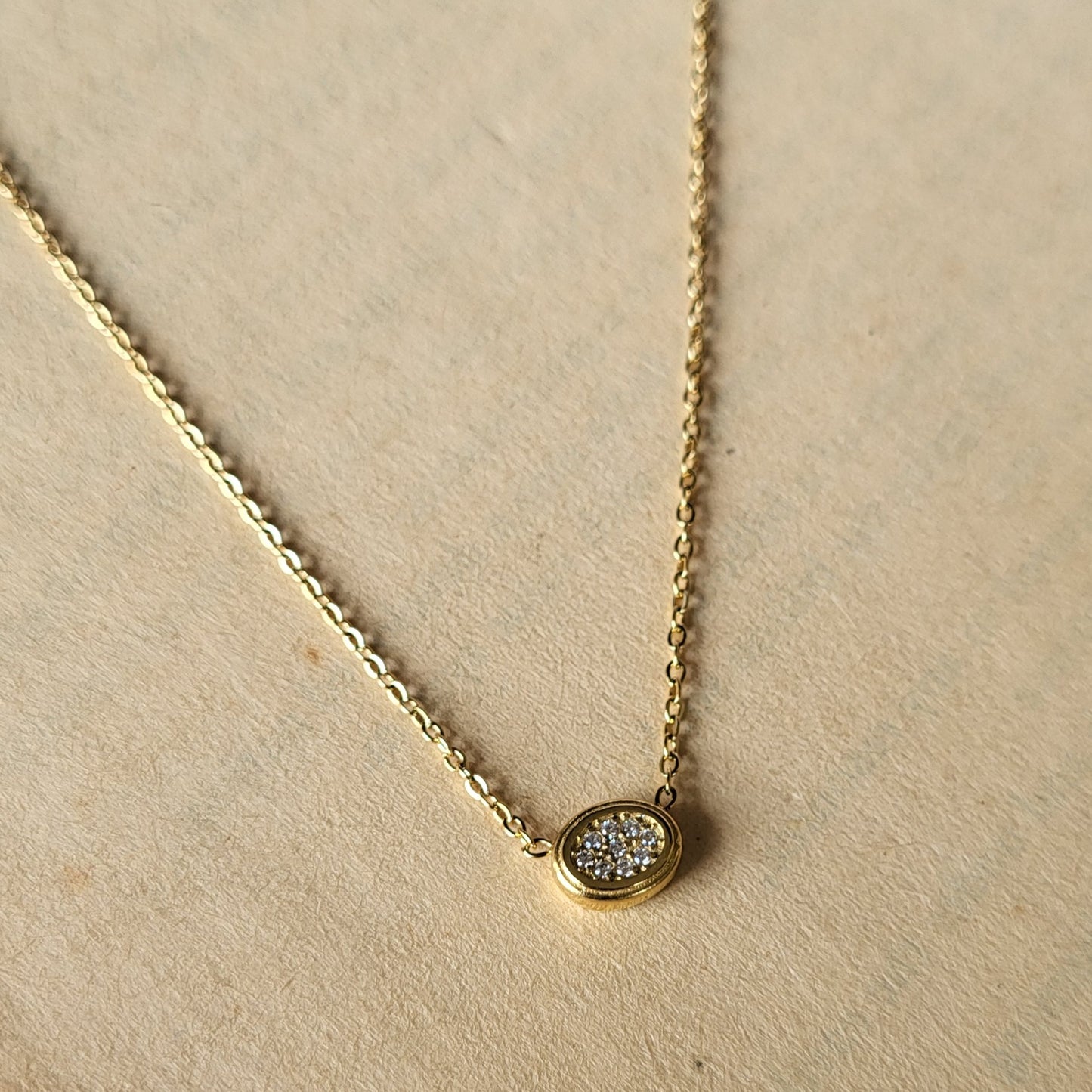 Oval pendant chain
