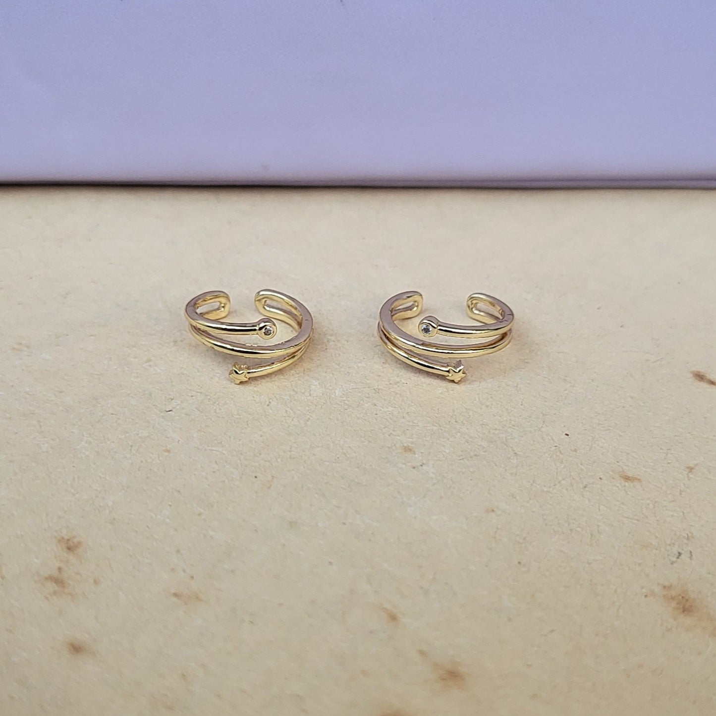 Goldie earclips (pair)