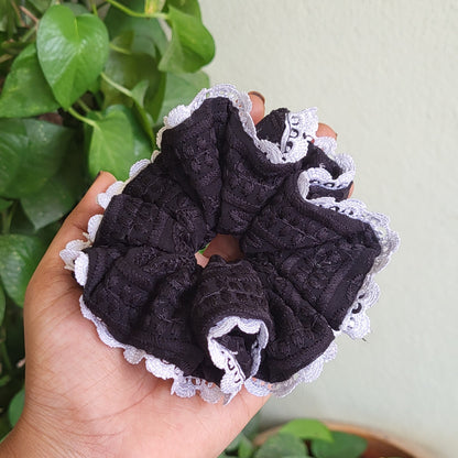 Chikankari scrunchies