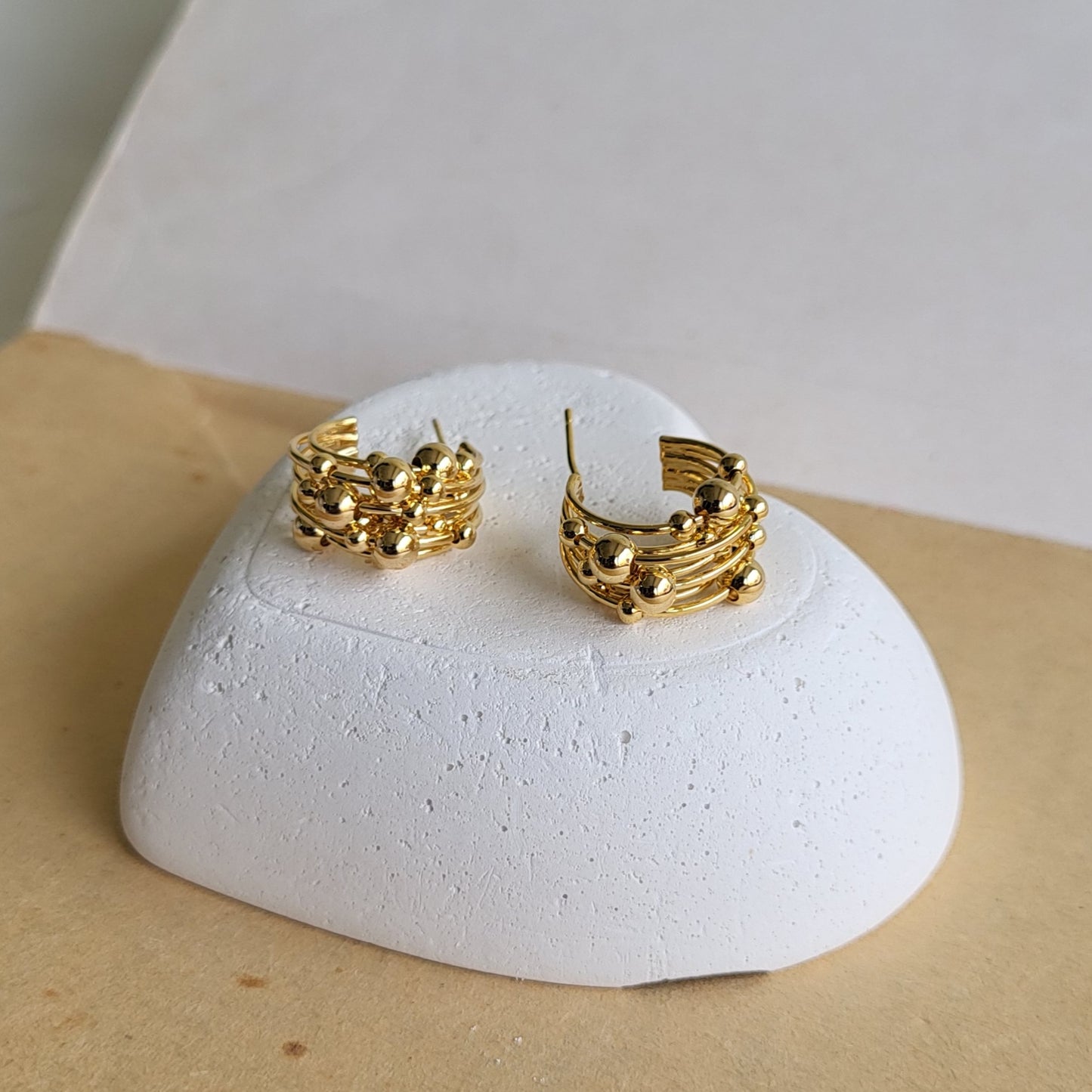 Bubble hoop studs