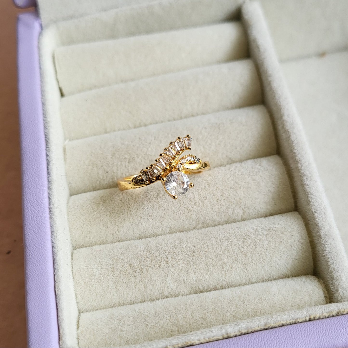 Nova finger ring