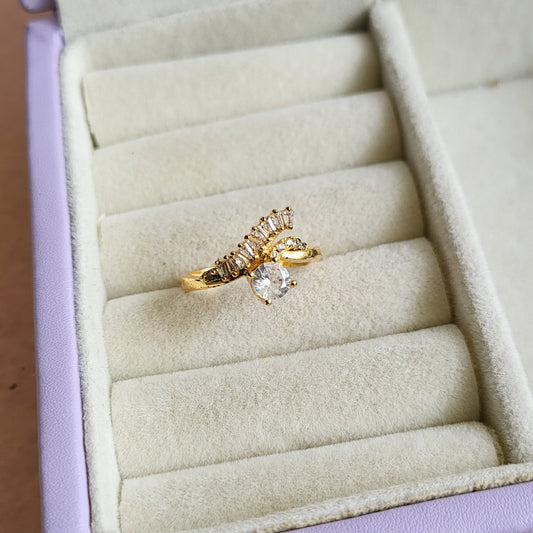 Nova finger ring