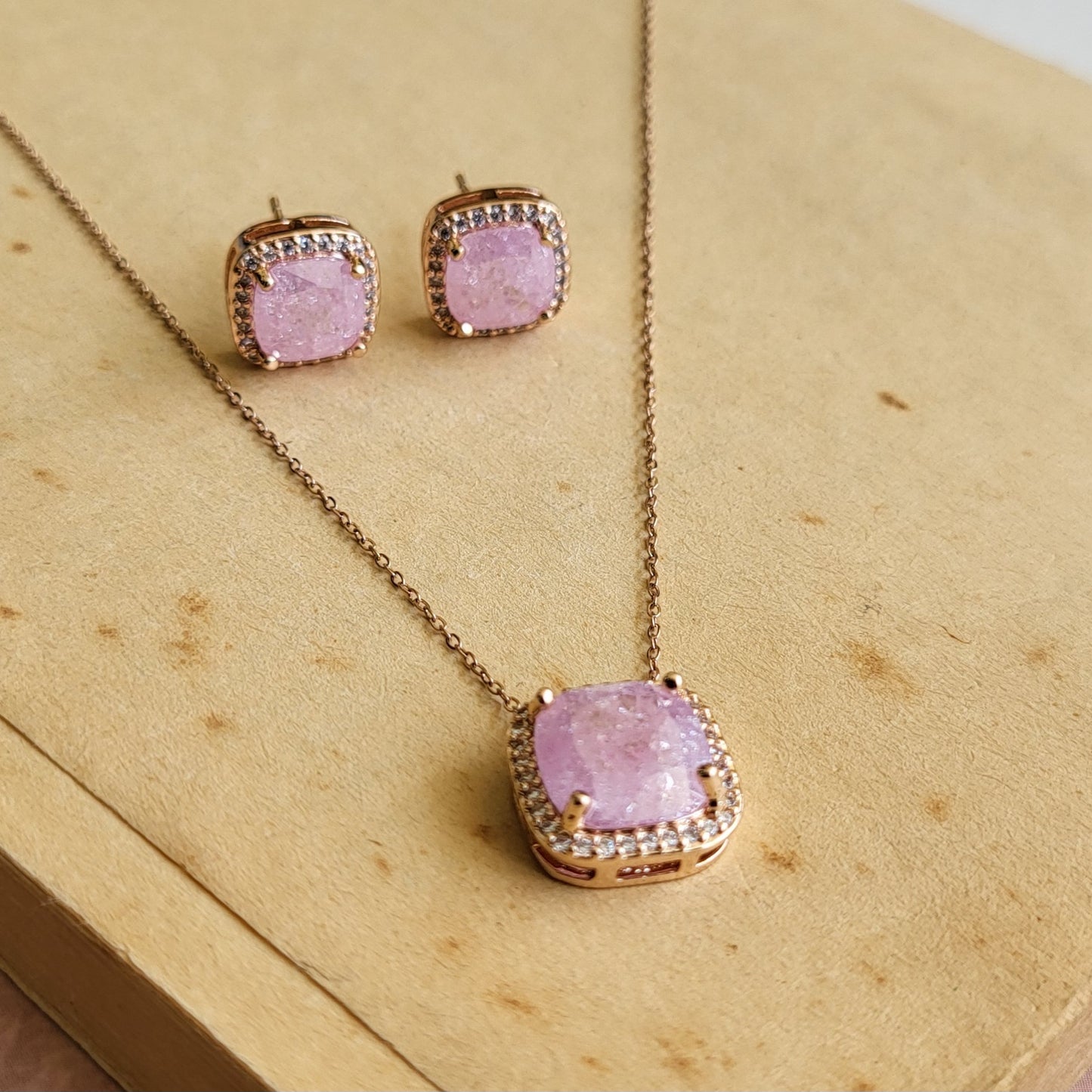 Sarah pendant set