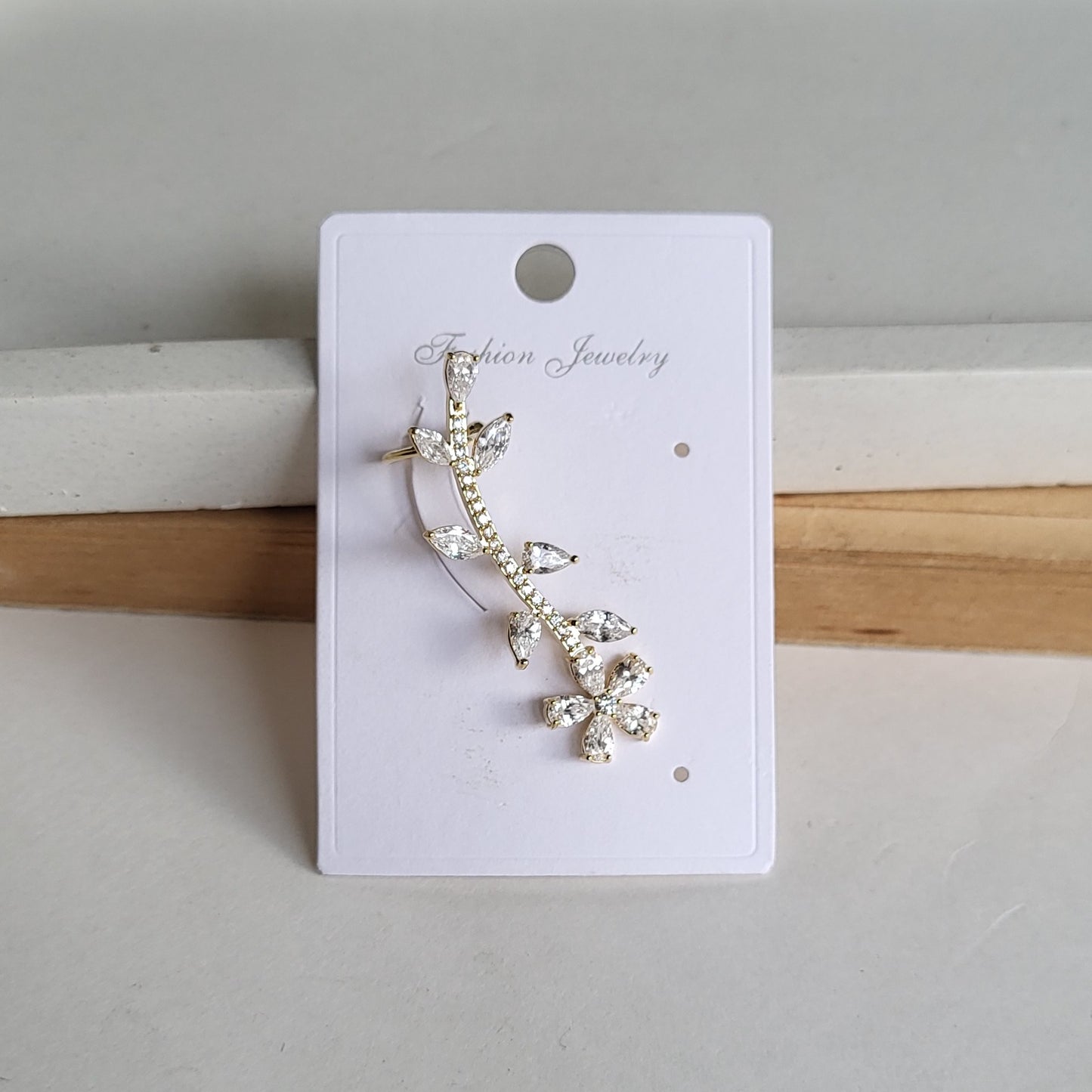 Flower earcuff (Right ear only)