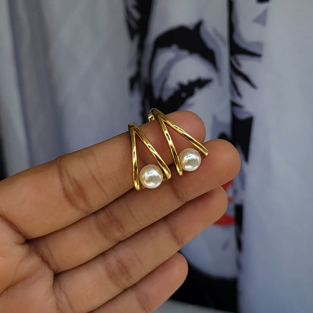 Pearl hook studs