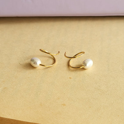 Pearl earrings (spiral)