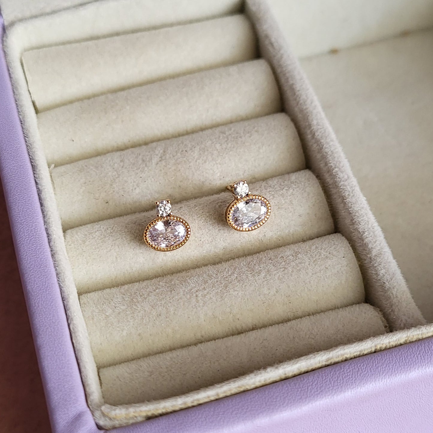 Alia studs