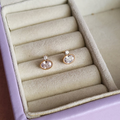 Alia studs