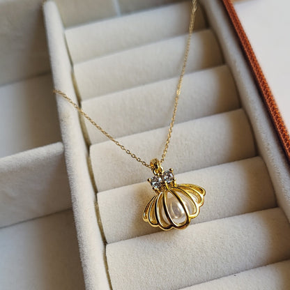 Shell pendent chain
