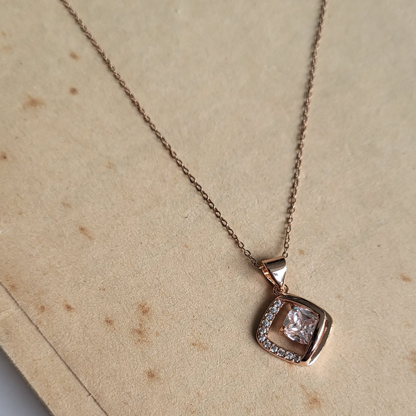 Anya Pendant chain