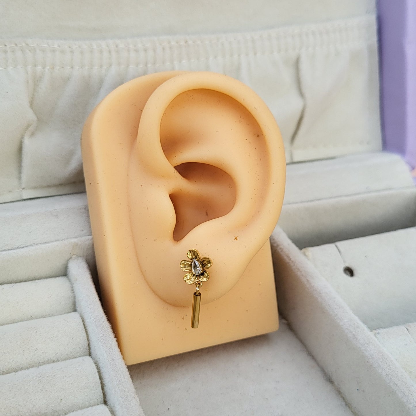 Flower tassel studs