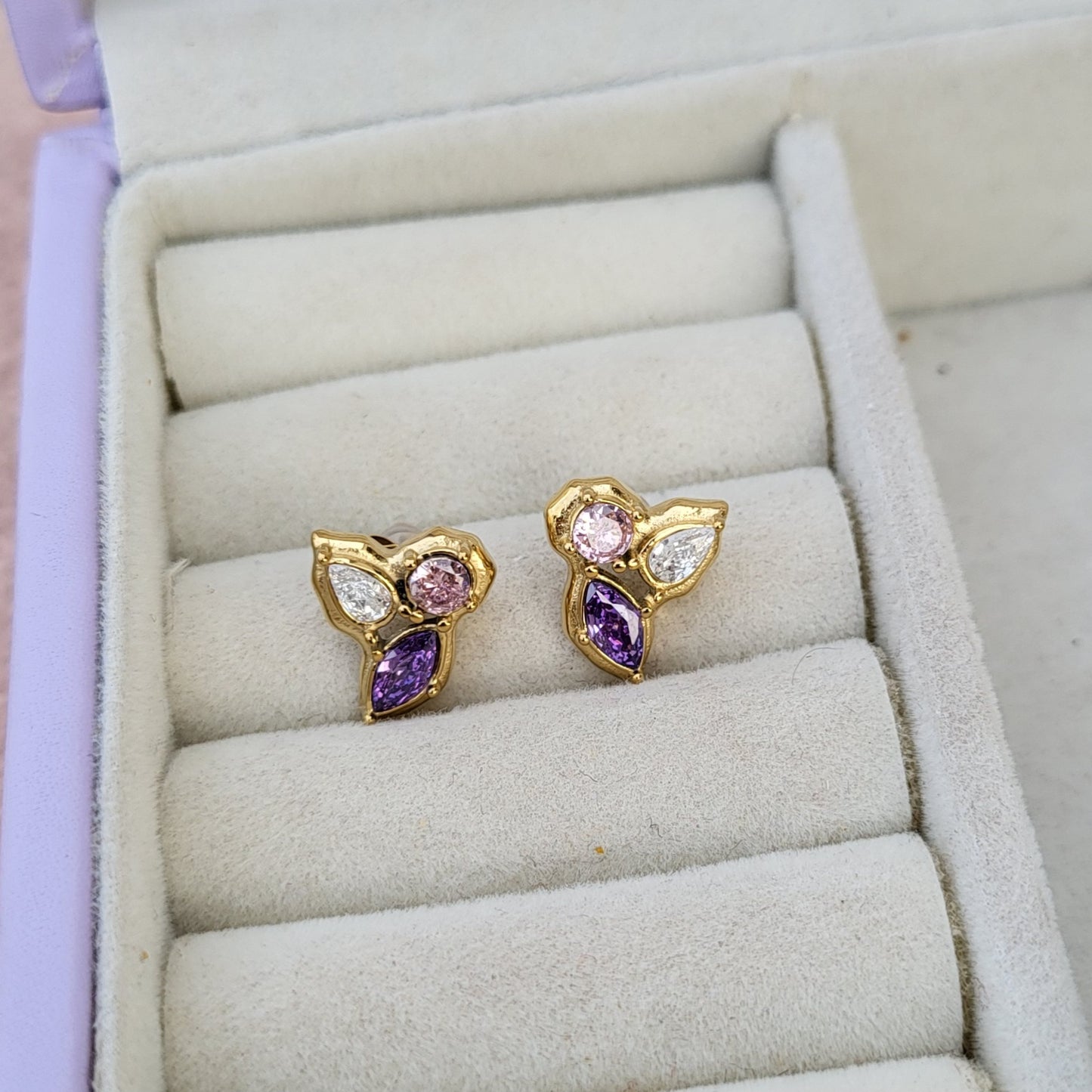 Dazzle studs
