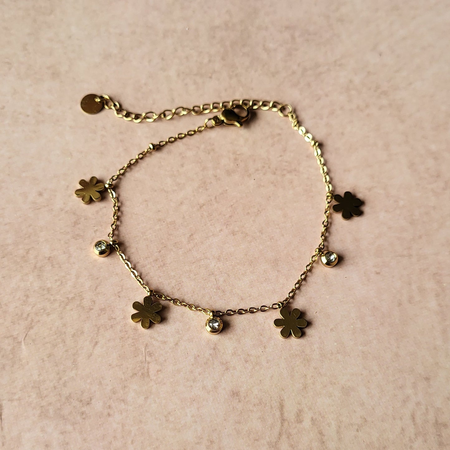 Flower charms bracelet