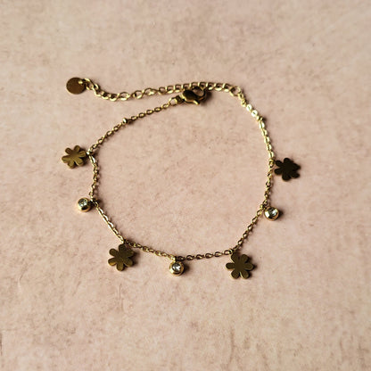 Flower charms bracelet
