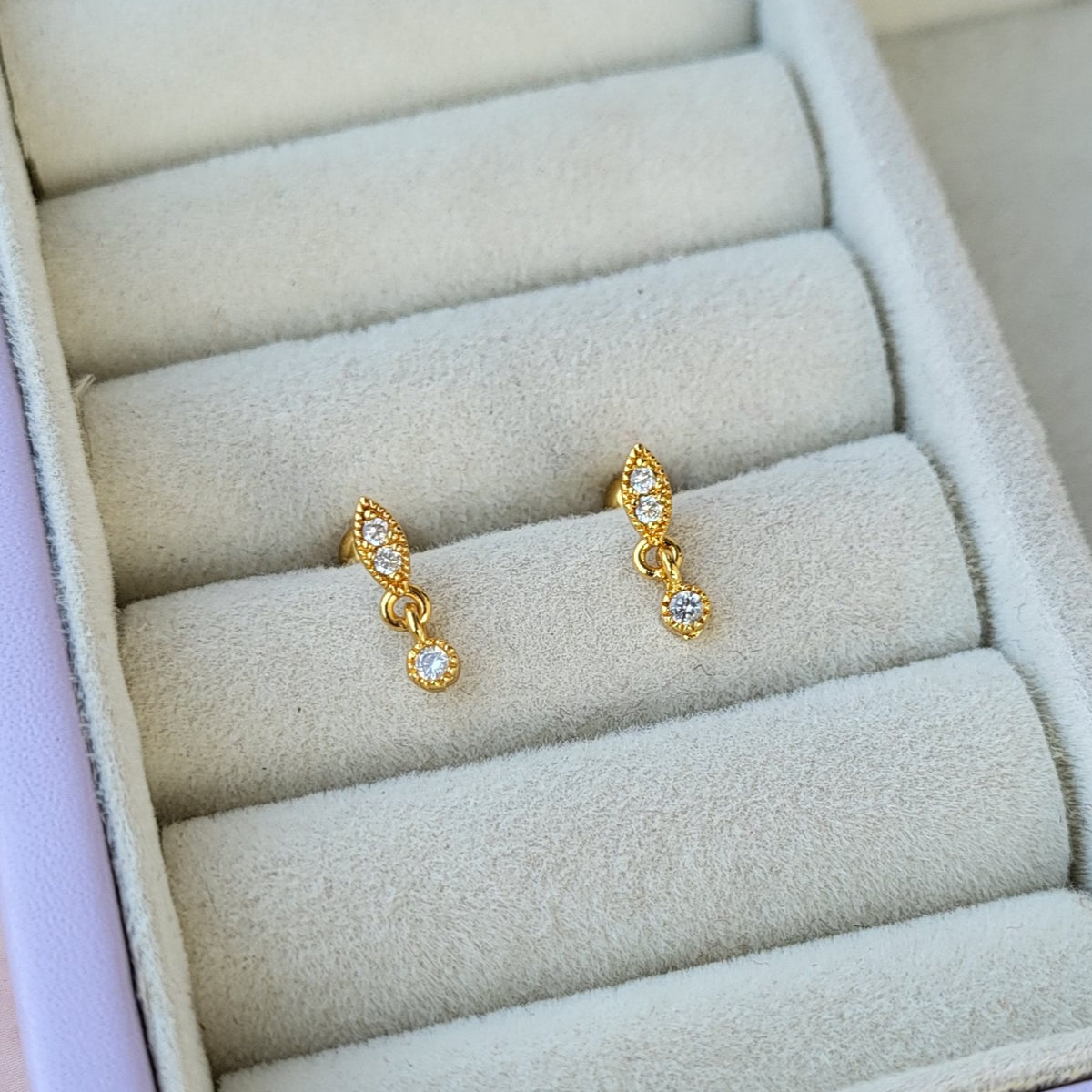 Opal mini studs (ball screwback)