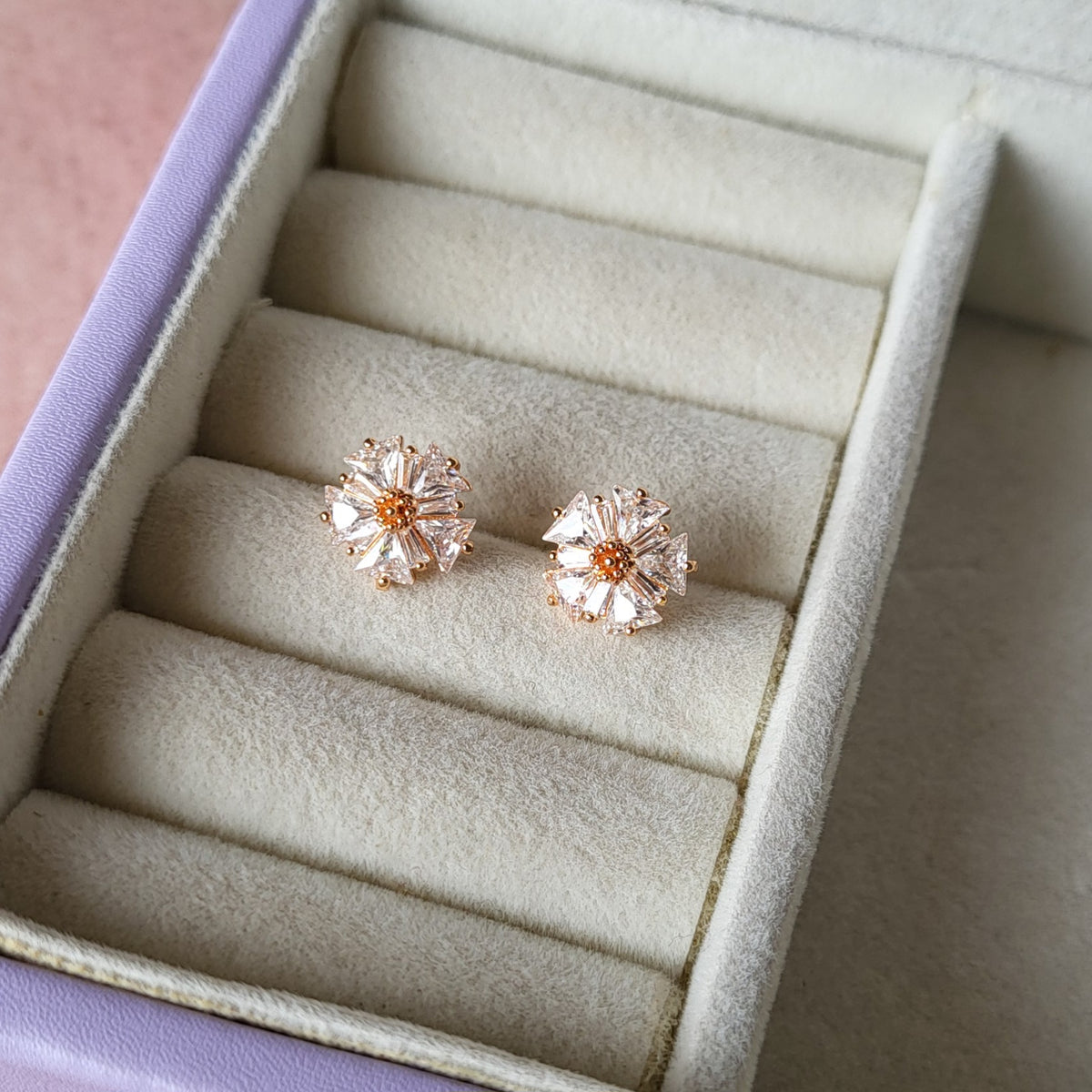 Pollen studs