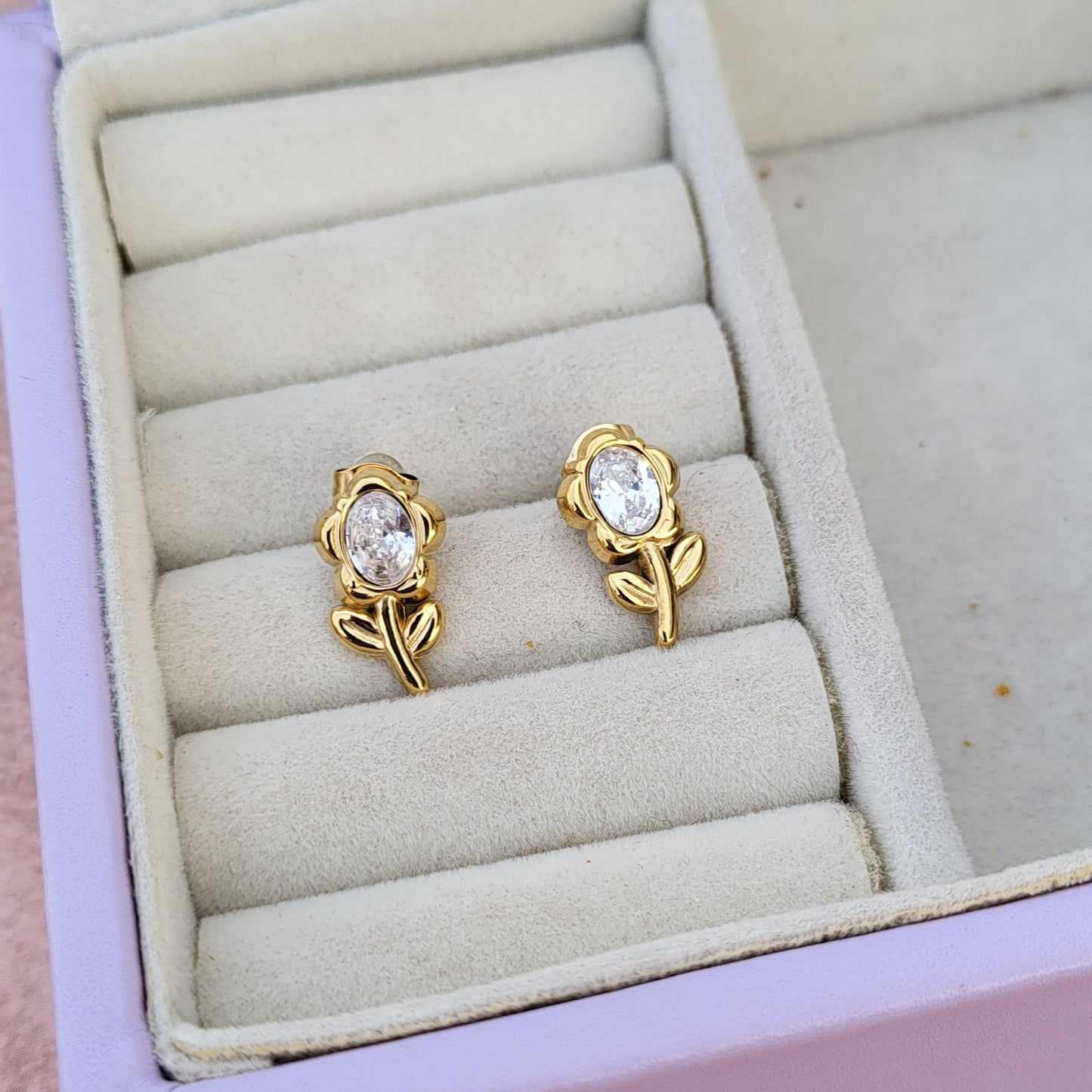 Daisy studs