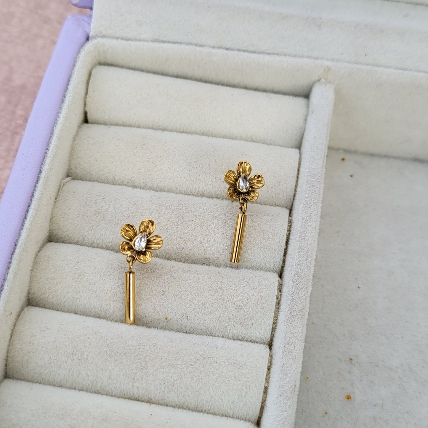 Flower tassel studs