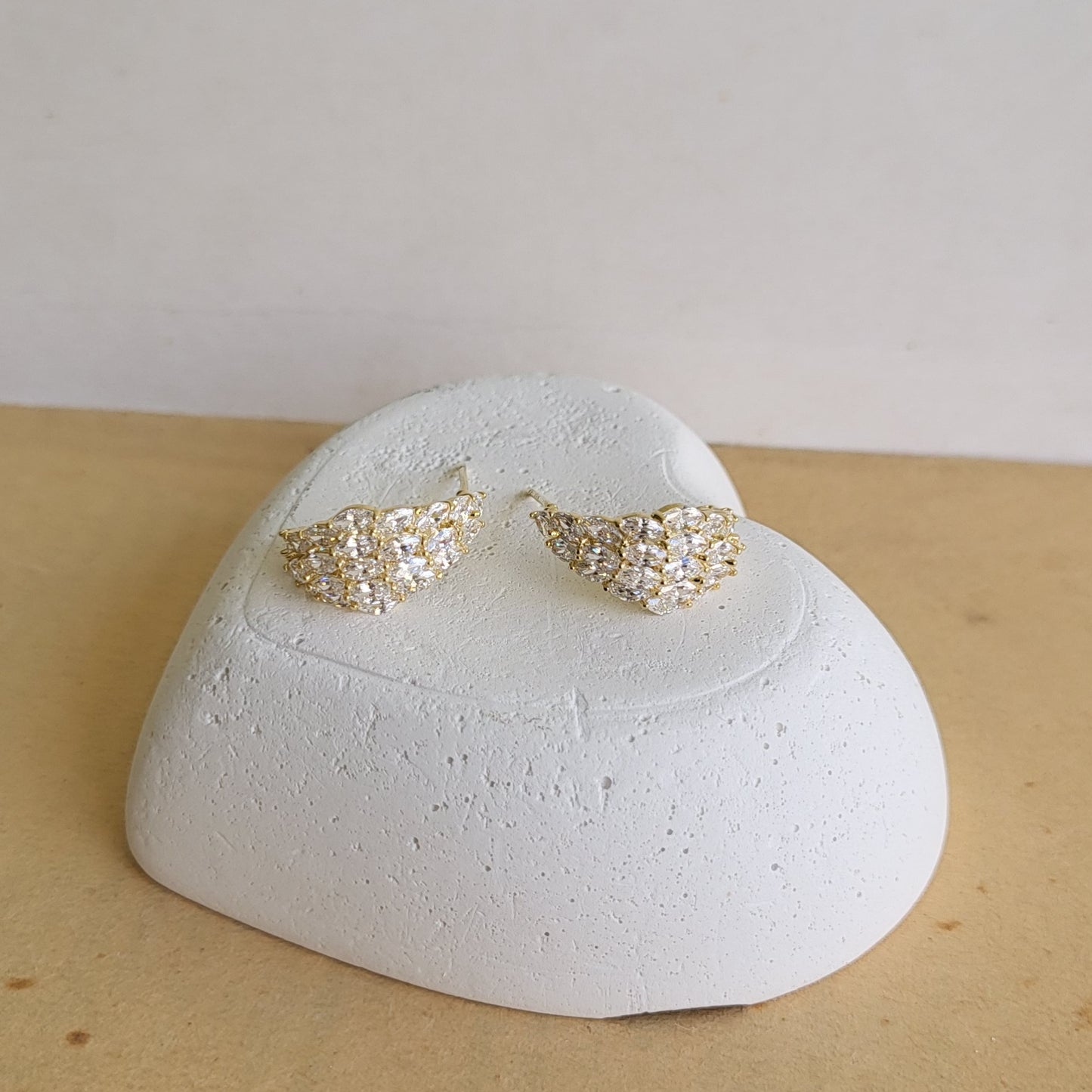Leaf hoop studs