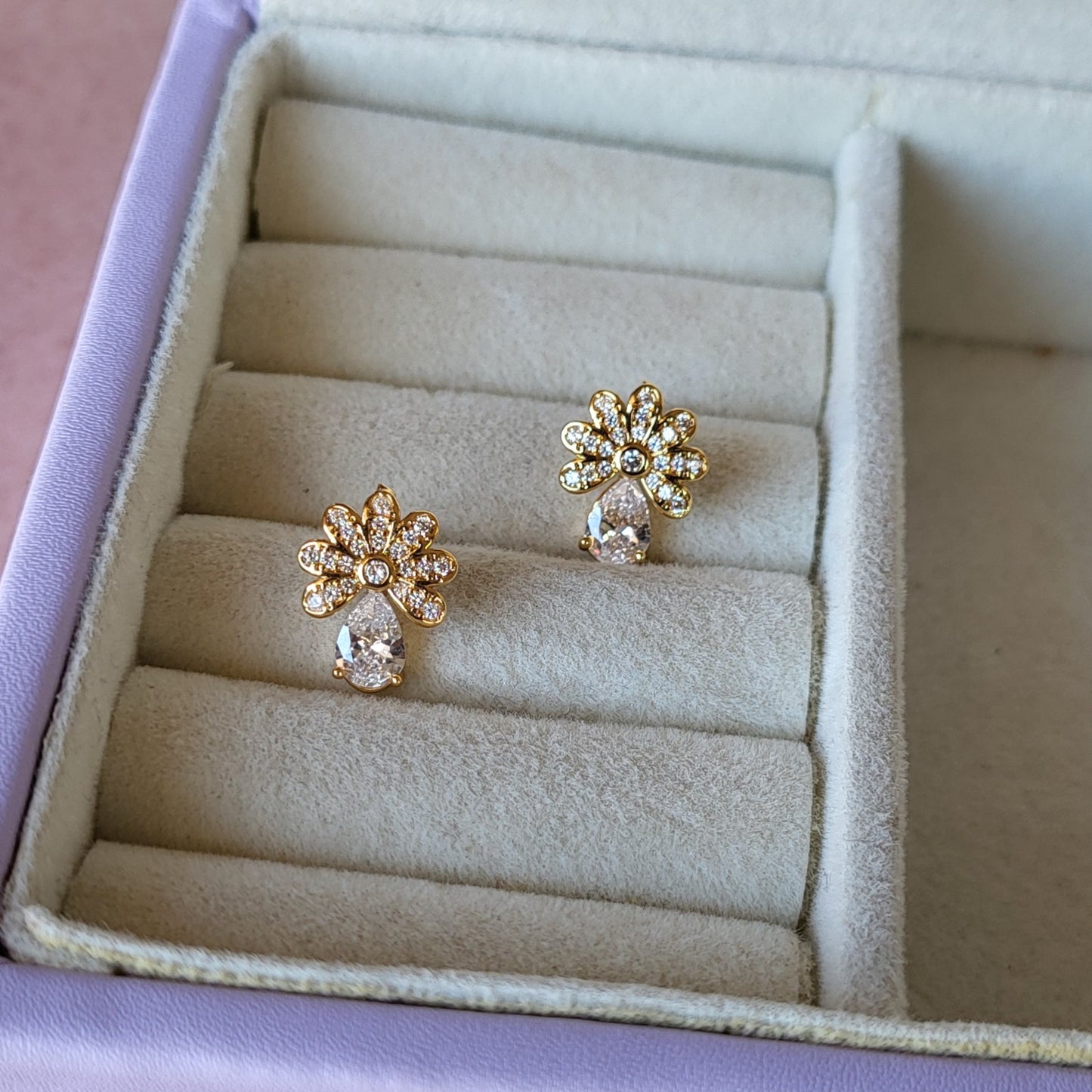 Flower studs