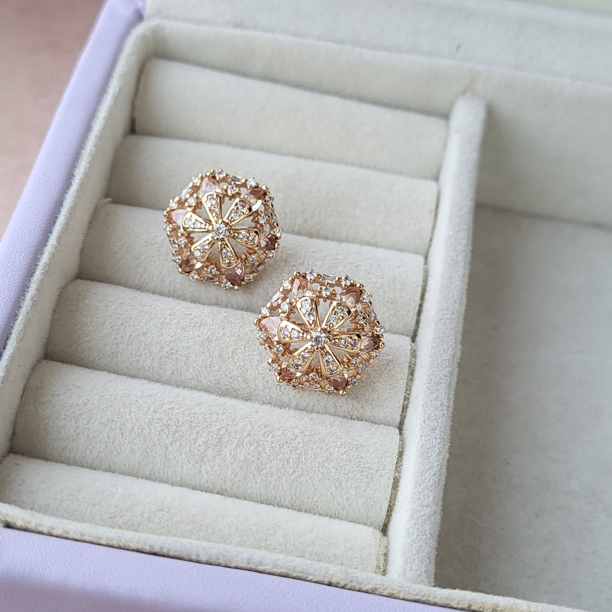 Mandara studs