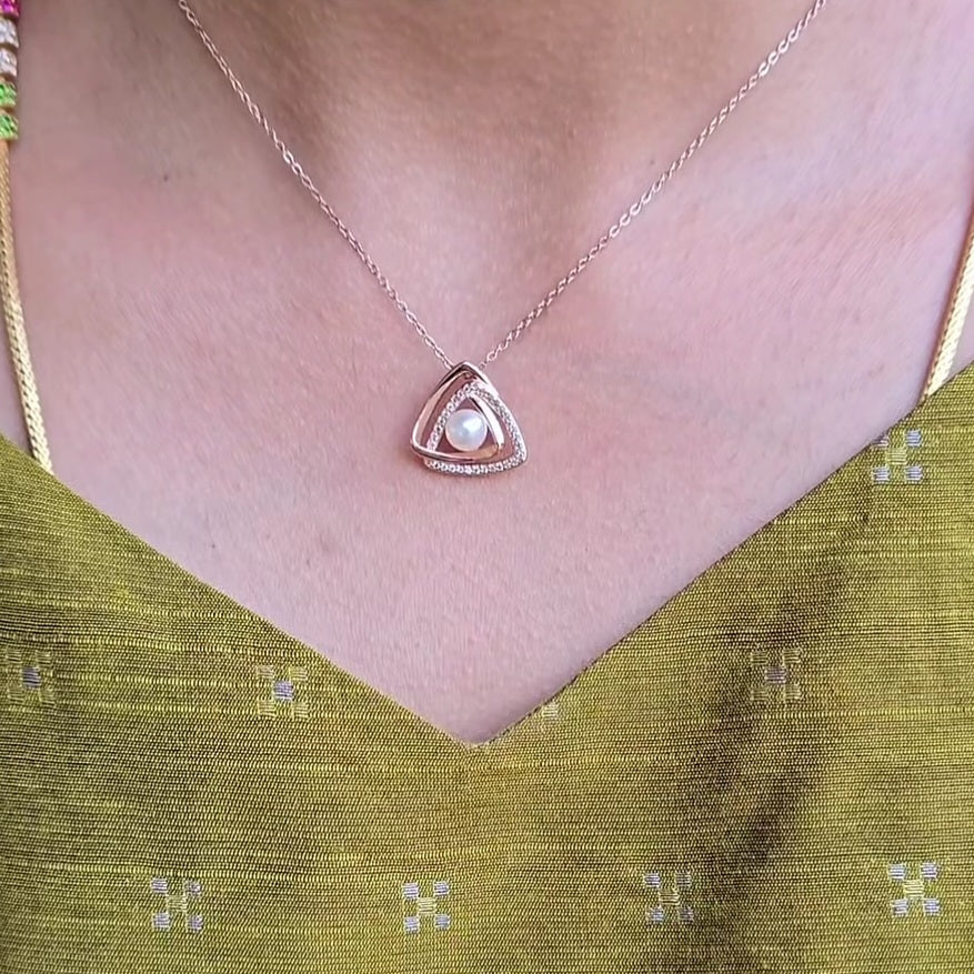 Ariana Pendant chain