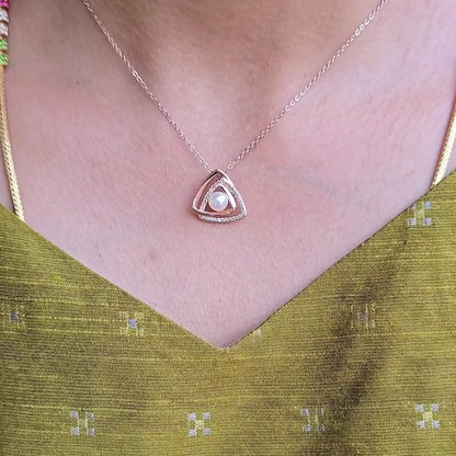 Ariana Pendant chain