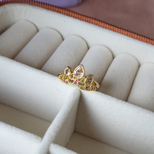 Crown finger ring