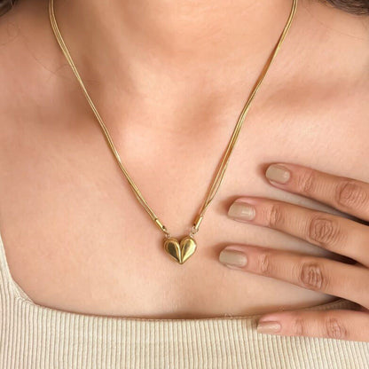 Magnet heart necklace