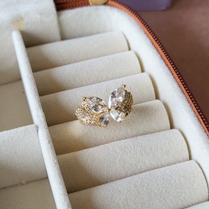 Iva finger ring